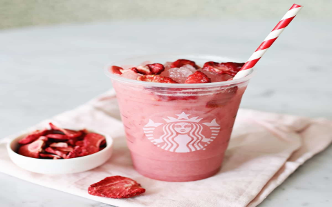 a simple guide to preparing strawberry acai refresher at home