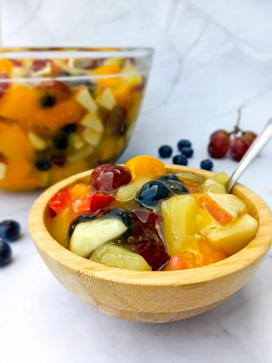 amish fruit salad：Amish-Style Fruit Medley