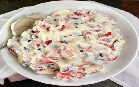 amish fruit salad：Amish-Style Fruit Medley