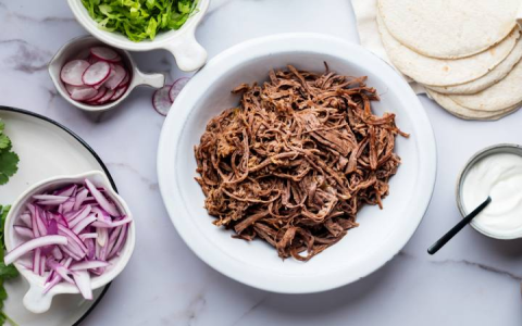 how to slow cook a tri tip：Slow Cooking a Tri Tip