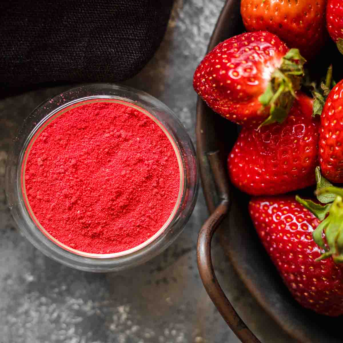 steps to create strawberry powder from freeze-dried fruit