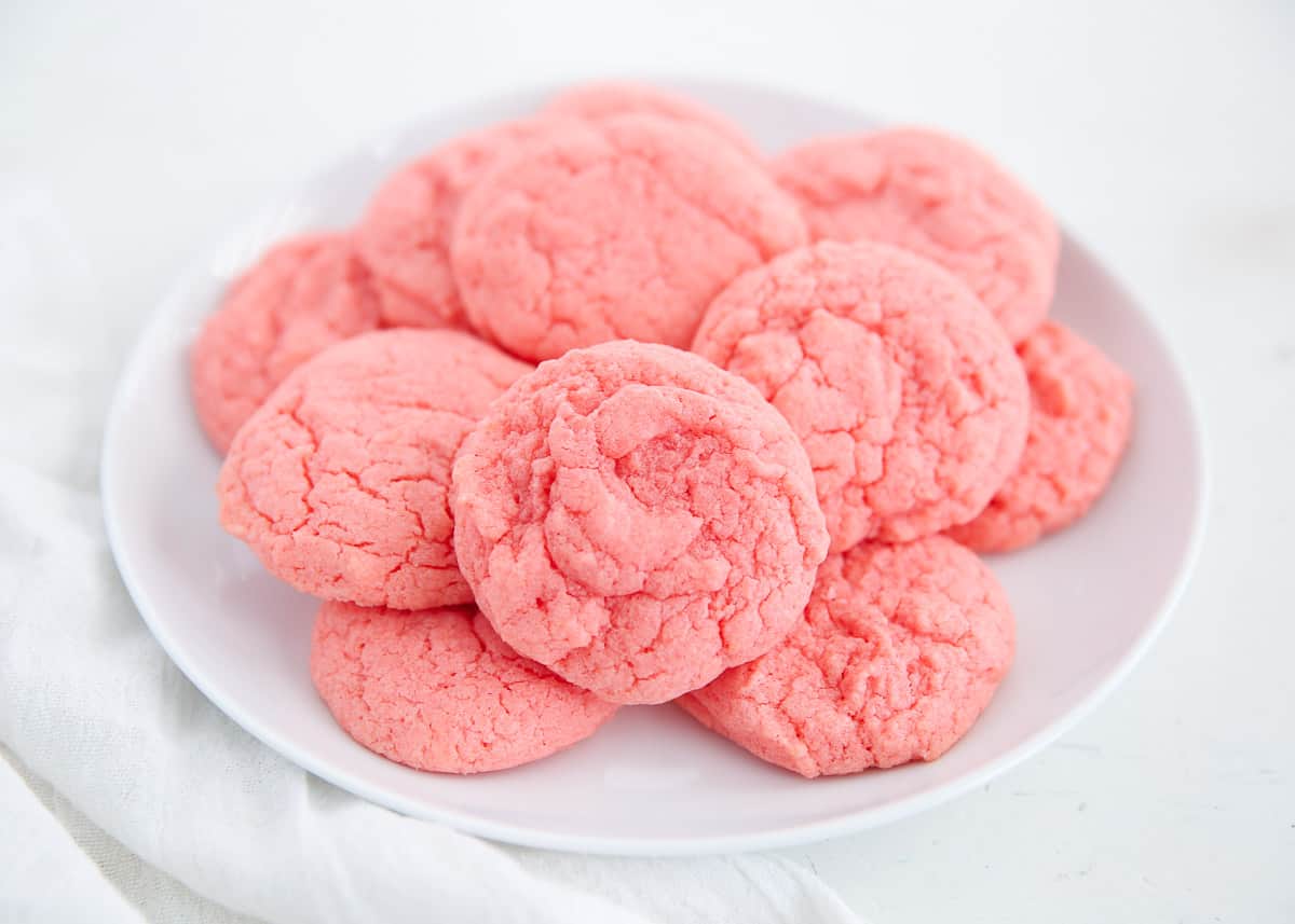 three-ingredient cookies with strawberry cake mix