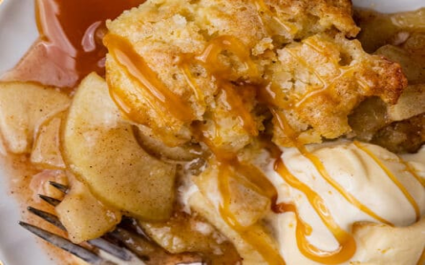 homemade apple cobbler using fresh apples and bisquick