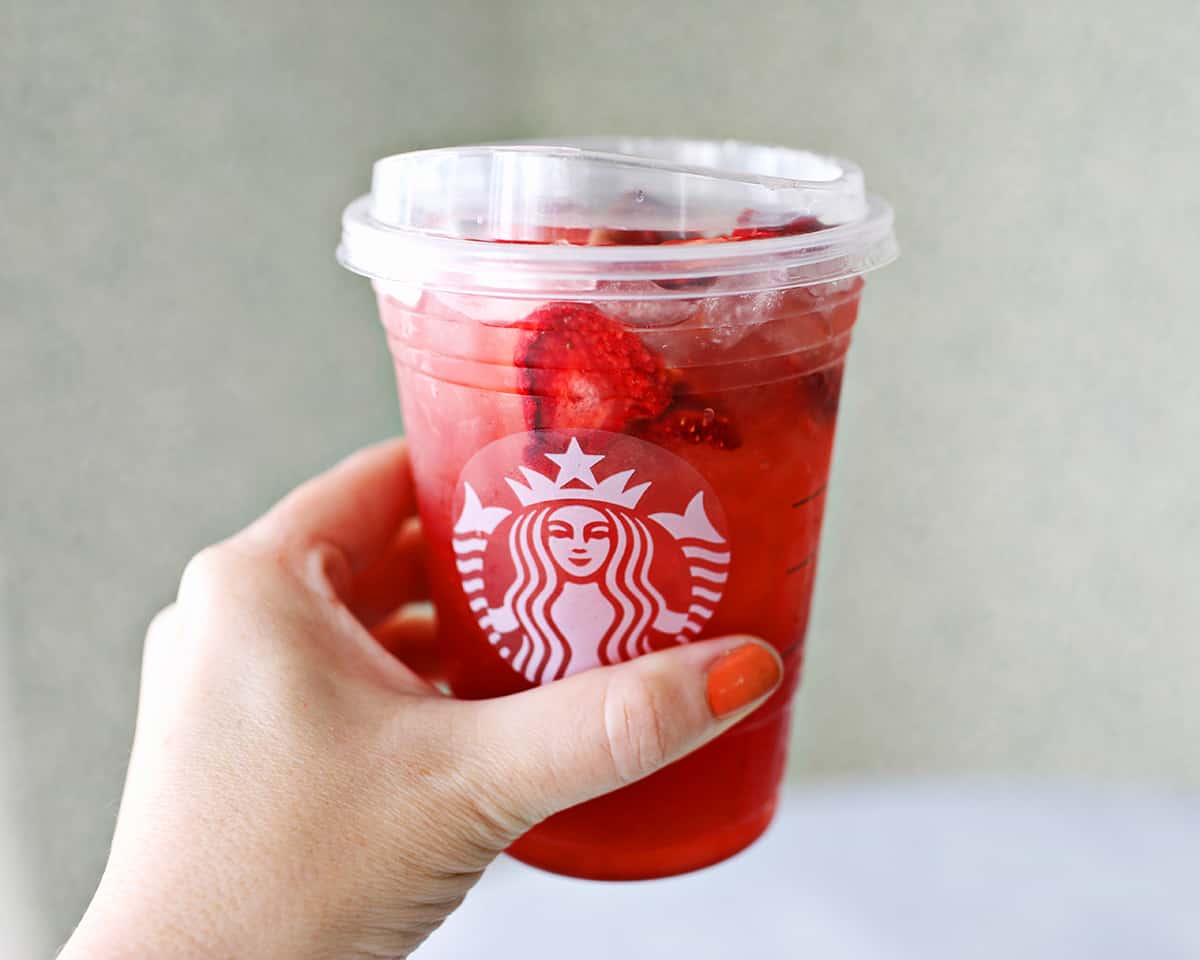 a look inside starbucks strawberry refresher