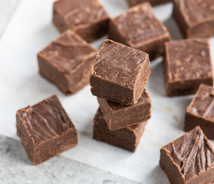 Want Easy Fudge Using Chocolate Chips And Frosting? This Recipe Is Perfect For You, So Tasty