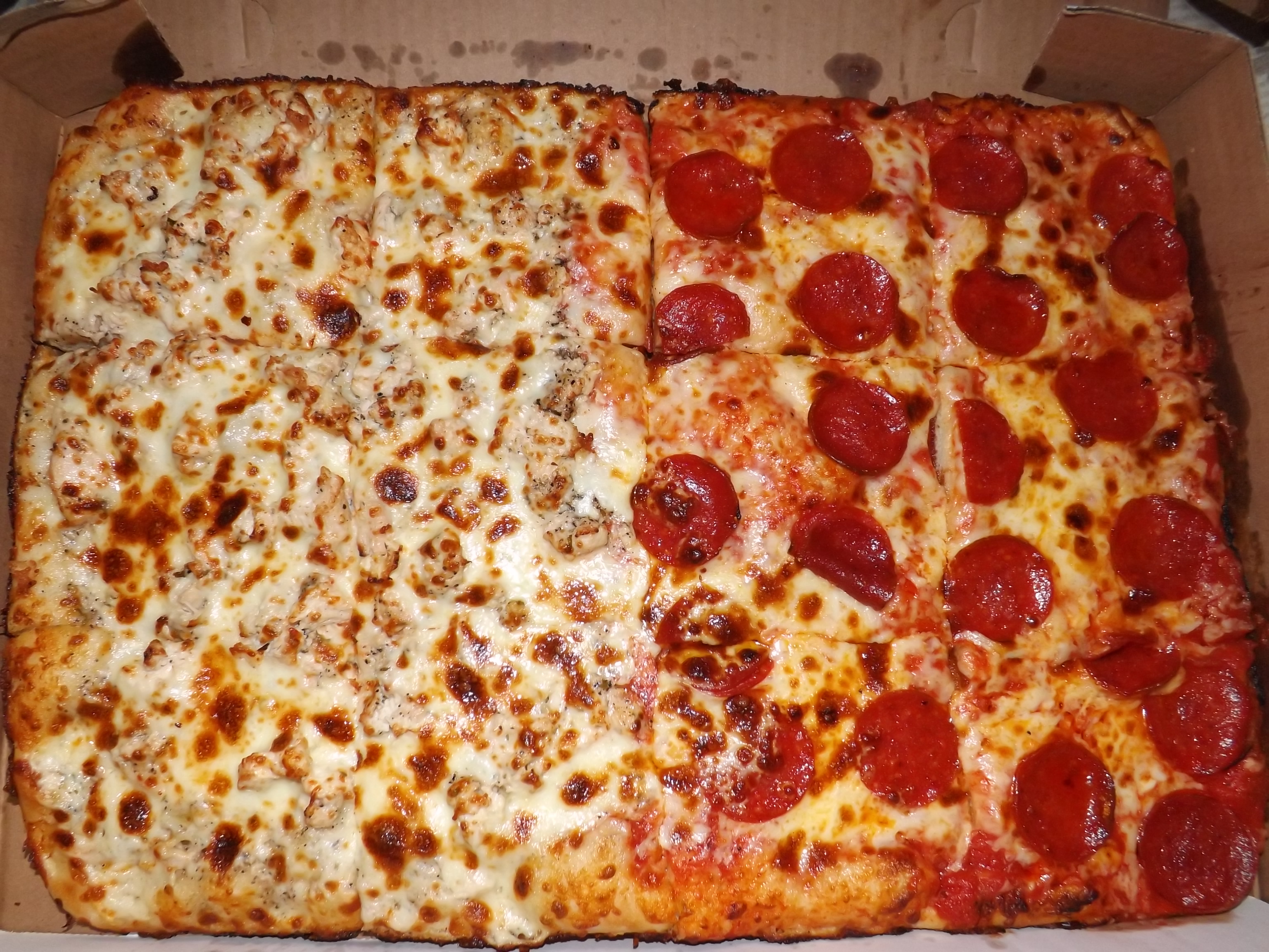 How Many Pieces of Pizza are in a Sheet Pizza? Lets Find Out!