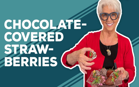 Chocolate covered pineapple and strawberries - Easy recipe for a delicious sweet treat youll absolutely love