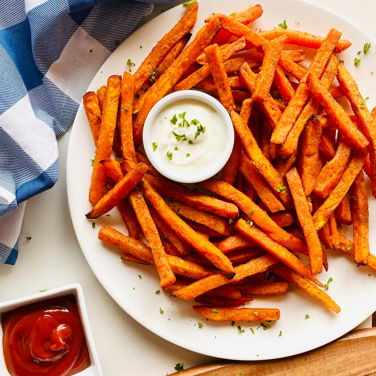 ideal air frying temperature for frozen sweet potato fries