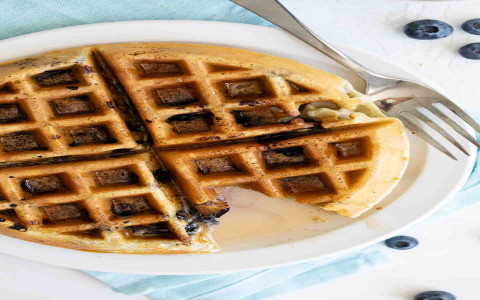 Cooking Waffles and Strawberries: Top Ideas for a Tasty Meal to Your Family and Friends