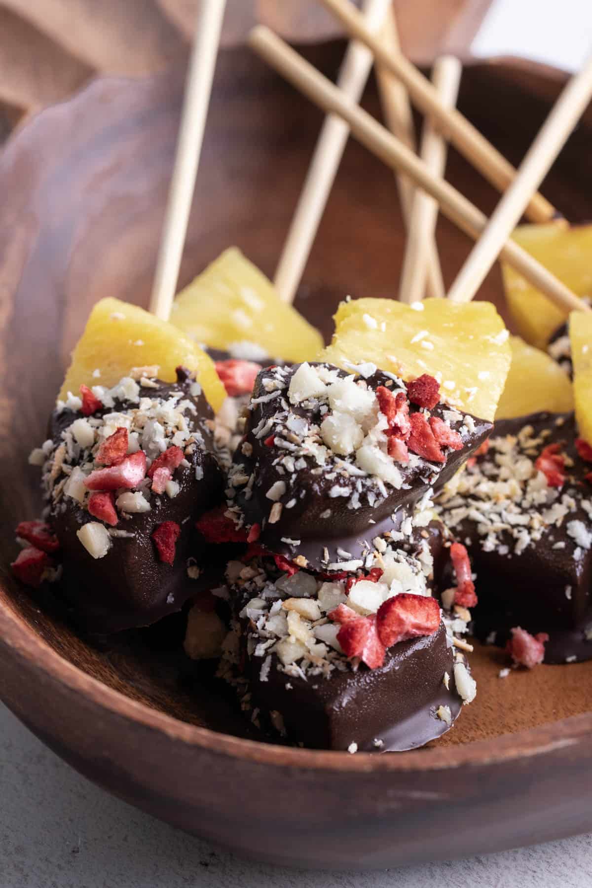 Chocolate covered pineapple and strawberries - Easy recipe for a delicious sweet treat youll absolutely love