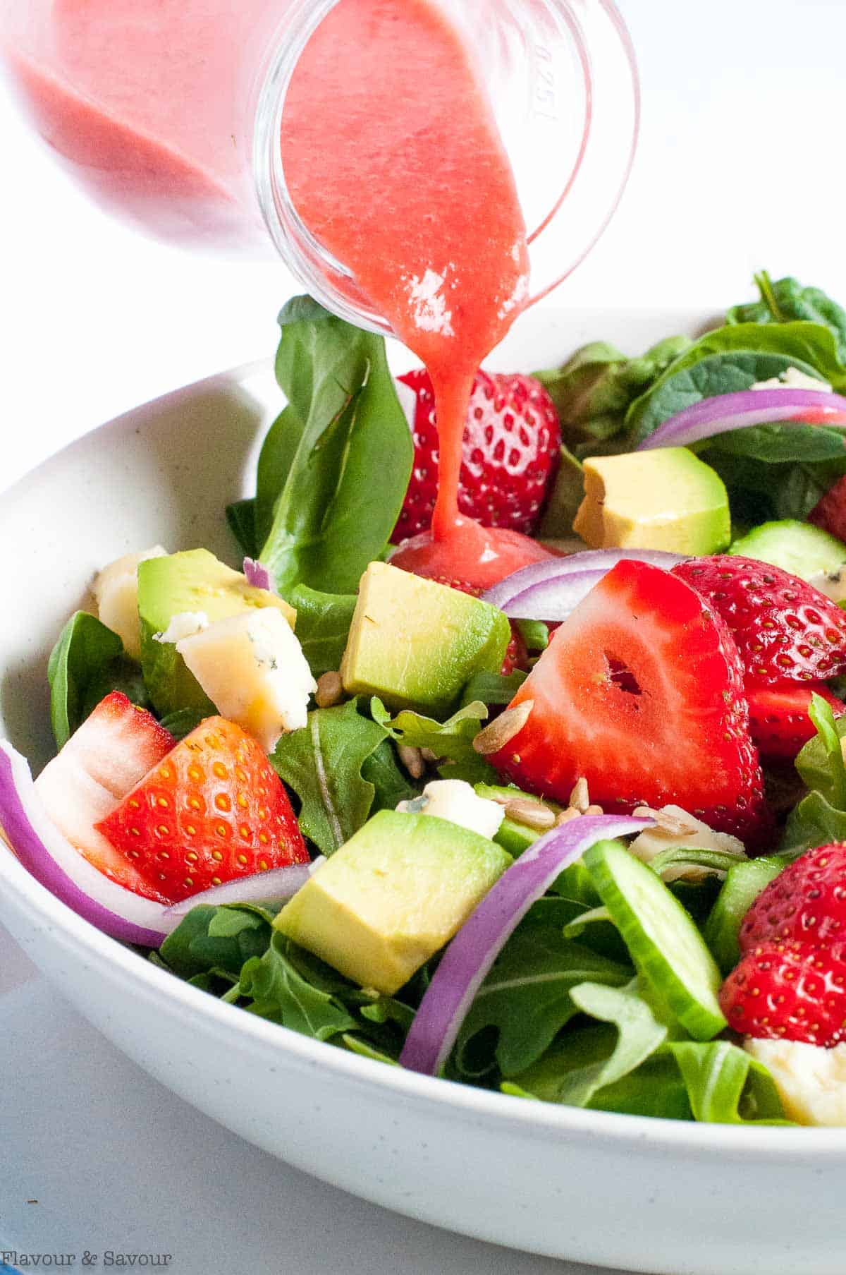 Quick strawberry vinaigrette dressing recipe, try this delicious dressing, perfect for summer salads!