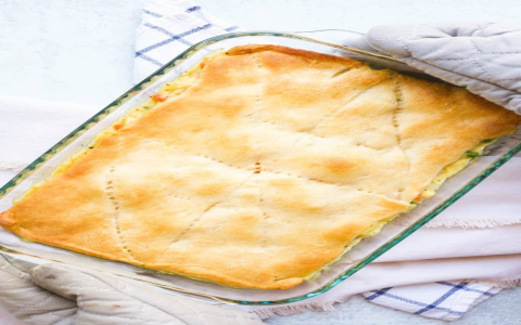 Quick and Easy Chicken Pot Pie Casserole with Crescent Rolls