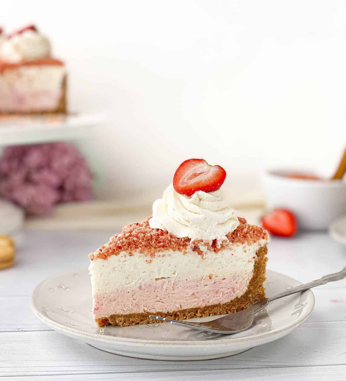 Strawberry Crunch Cheesecake Delight Recipe Revealed: Impress Your Friends with This Easy Dessert!