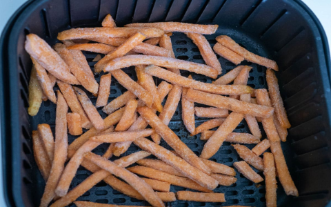 ideal air frying temperature for frozen sweet potato fries
