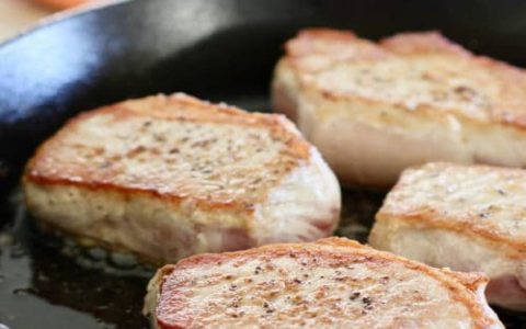 tips for preparing boneless pork chops in a cast iron skillet