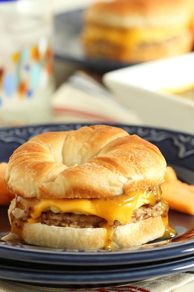 how to make a croissant with sausage, egg, and cheese
