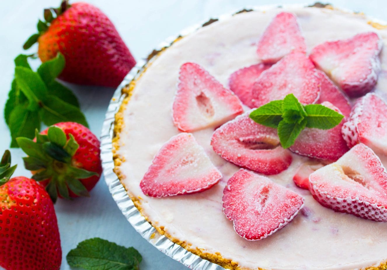 Delicious Strawberry Pie: Sweetened Condensed Milk Filling