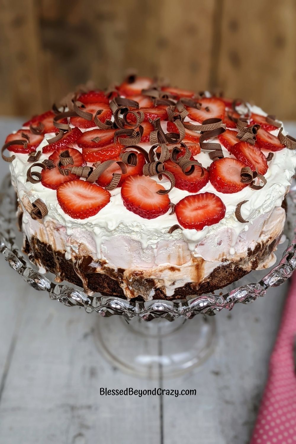 How to Make Chocolate and Strawberry Ice Cream Cake: Simple Steps to Follow
