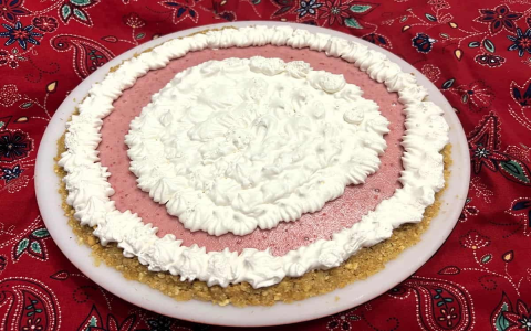 Delicious Strawberry Pie: Sweetened Condensed Milk Filling