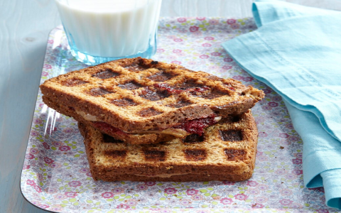 What Vegetables Go Best with PB&J? (Easy Pairings for a Tasty Meal)