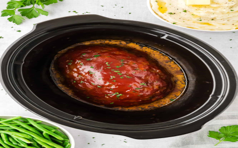 How to Make Crockpot Meatloaf with Onion Soup Mix: A Step-by-Step Guide for a Quick and Tasty Meal