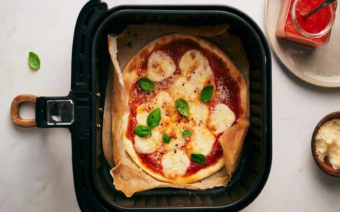 How to make air fryer tortilla pizza? This easy recipe is a game-changer for all people who love pizza!