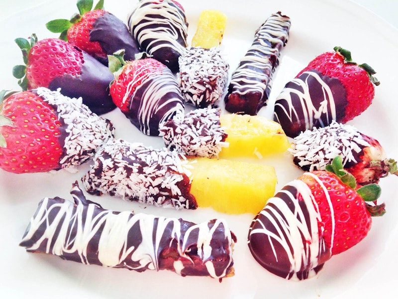 Easy Chocolate Covered Strawberries and Pineapples Recipe