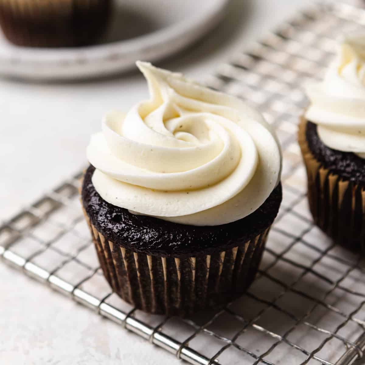 Chocolate Cup Cake with Cream Cheese Frosting: A Simple Guide