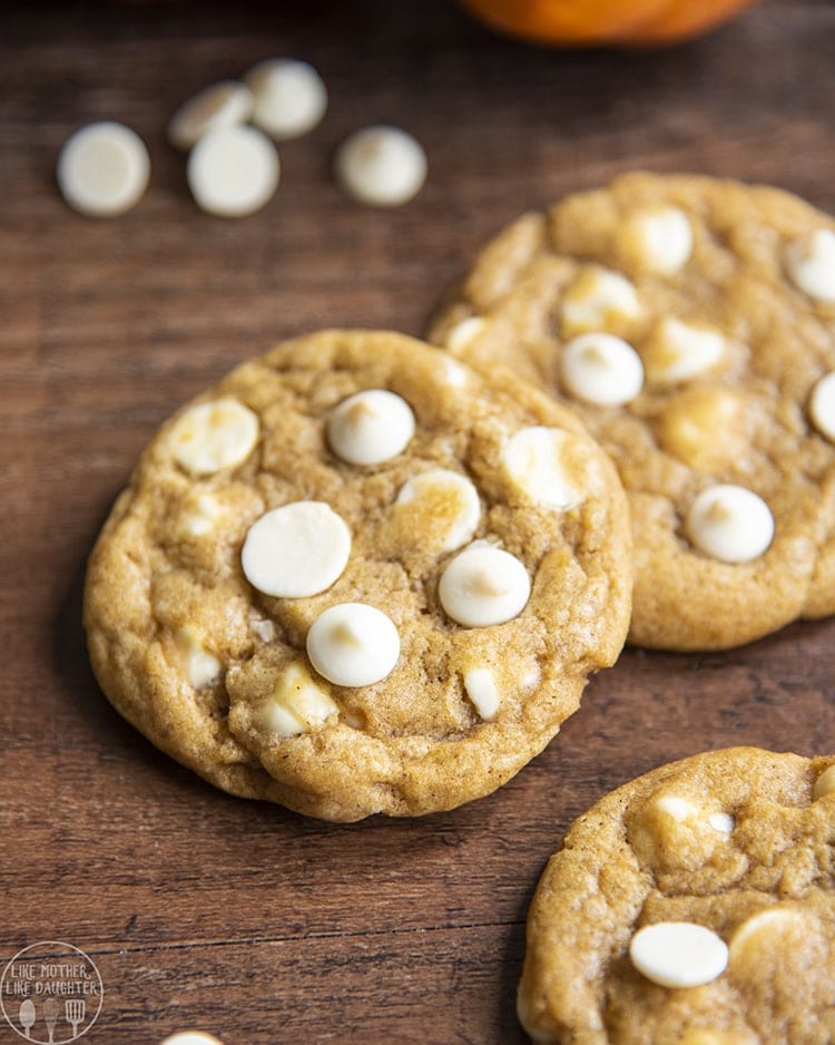 white chocolate chip pumpkin spice cookies
