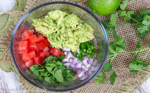 How to make guacamole with one avocado? Here is the quickest and best recipe for a delicious snack.