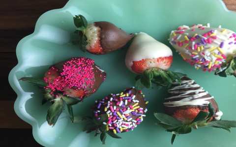 simplified guide to microwaving chocolate-dipped strawberries