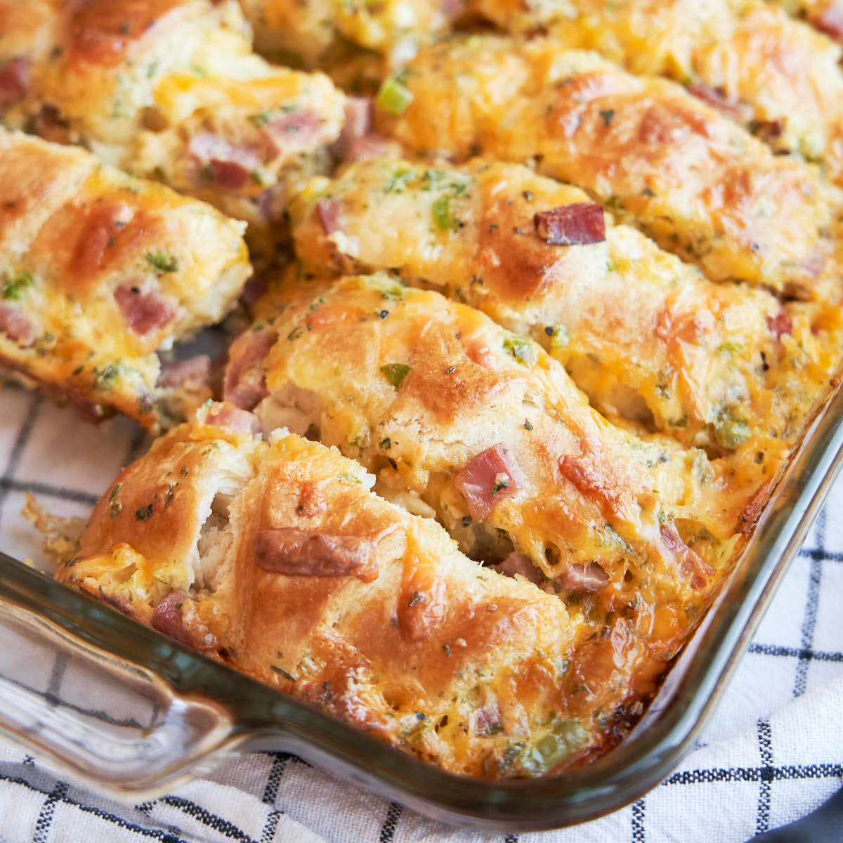 cream cheese breakfast bake with crescent rolls
