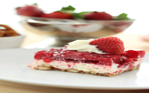 Why Choose Strawberry Pretzel Salad Without Jello? A Healthier Option for Your Favorite Dessert That is Still Delicious
