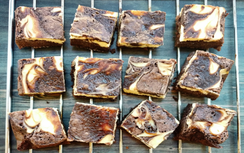creamy peanut butter and cheese topping for brownies