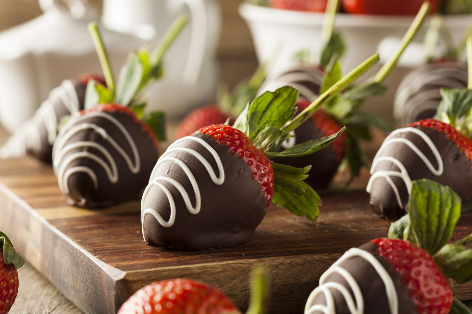 do chocolate-coated strawberries aid in weight loss