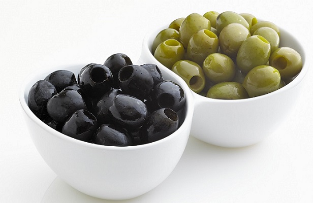 how do green and black olives differ