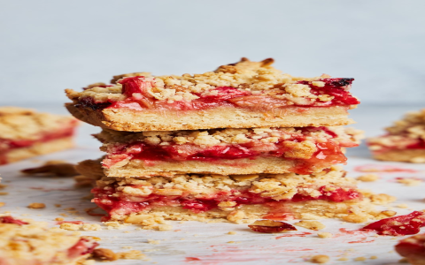 Easy Strawberry Rhubarb Crumble Gluten Free! Simple Recipe for Beginners, Delicious Dessert for Everyone to Enjoy!