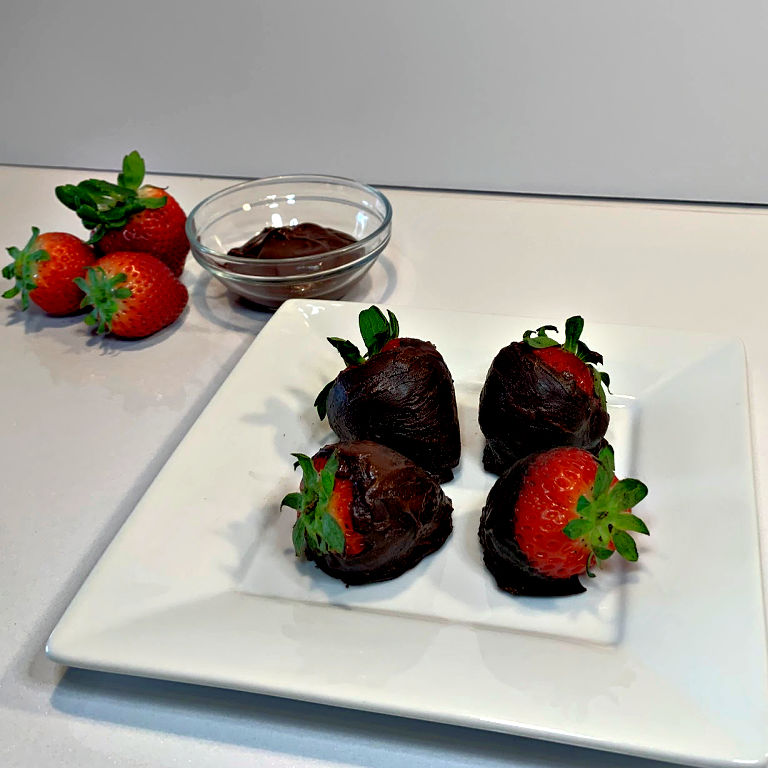do chocolate-coated strawberries aid in weight loss