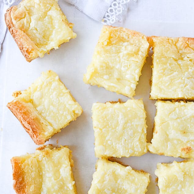 Does Ooey Gooey Cake Need to Be Refrigerated? Find Out How to Store It.