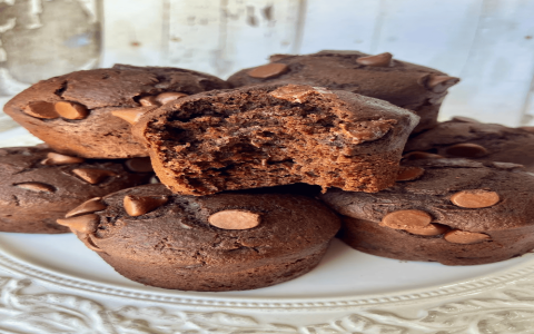 Quick Pumpkin Chocolate Chip Muffins Using Cake Mix Hack