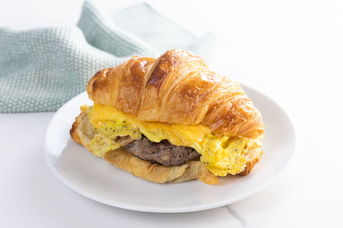 how to make a croissant with sausage, egg, and cheese