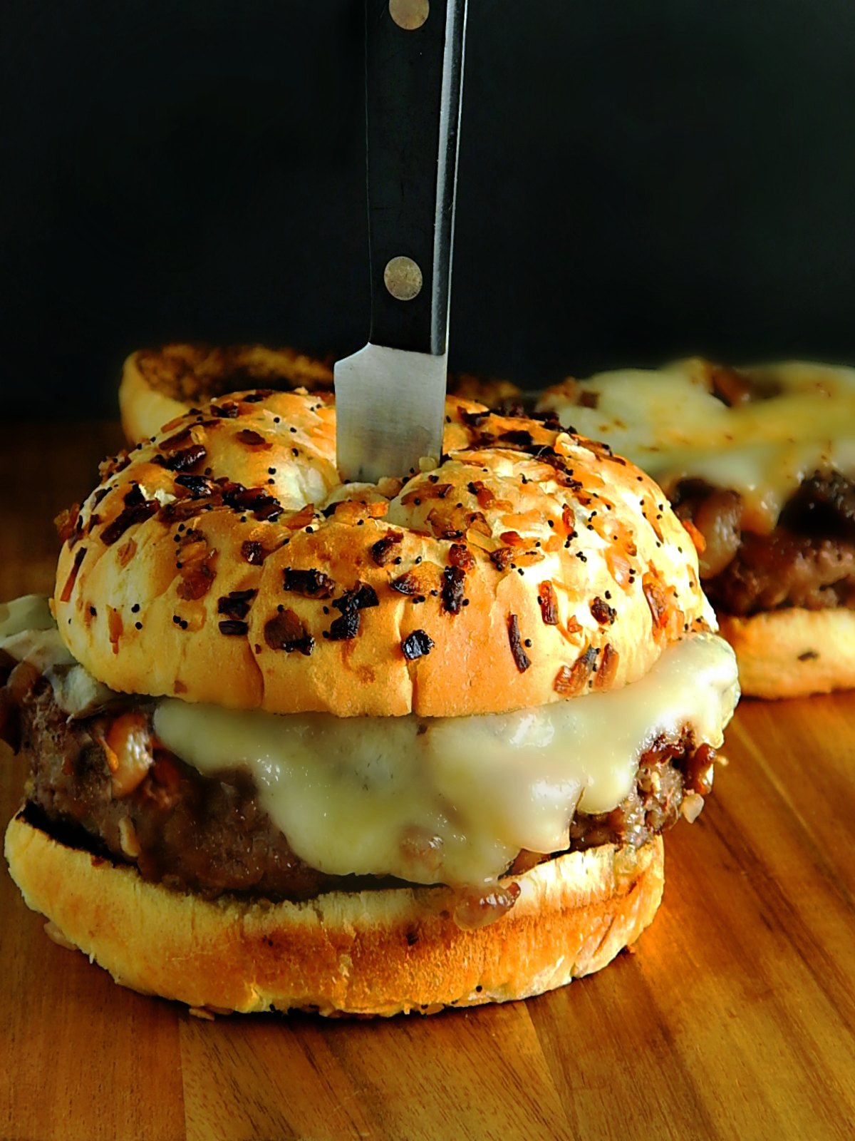 How to make french onion soup burger? This easy recipe makes your mouth water!