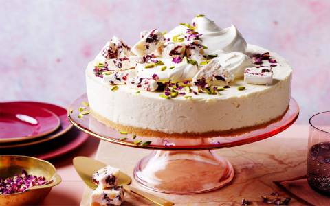 Strawberry Crunch Cheesecake Delight Recipe Revealed: Impress Your Friends with This Easy Dessert!