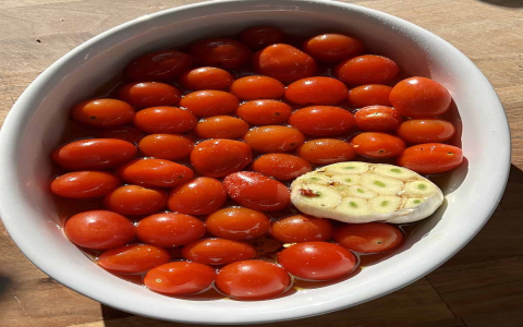 Keep Cherry Tomatoes Fresh: Preserving in Olive Oil the Best Way