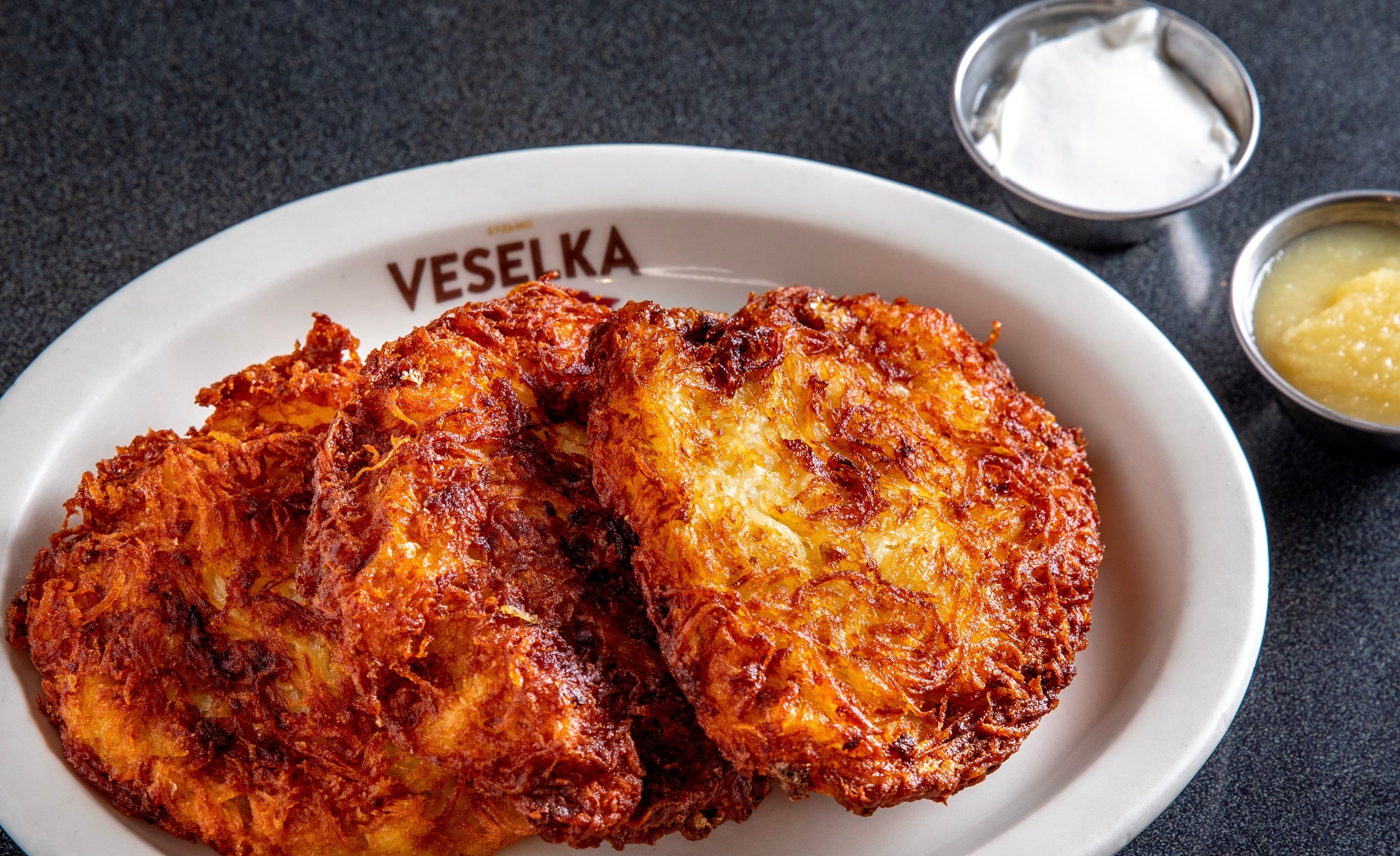 What to Eat with Potato Pancakes for Dinner? Tasty Pairings to Try