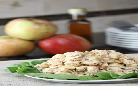 Delicious chicken salad recipe with apples and walnuts, a classic dish with a crunchy twist!