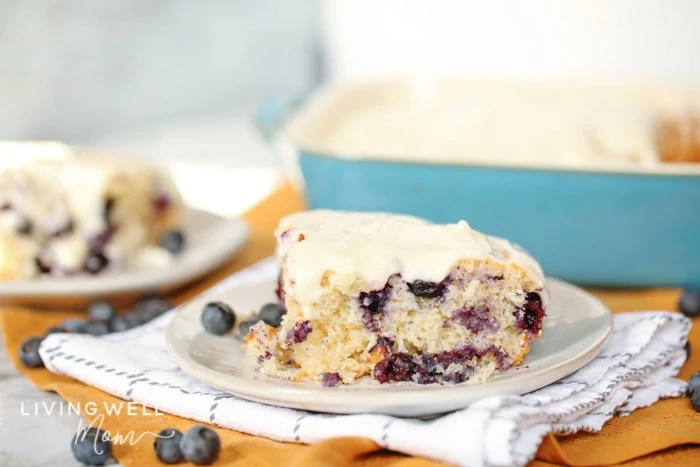Quick Blueberry Dump Cake With Cream Cheese: Ready in Under an Hour!