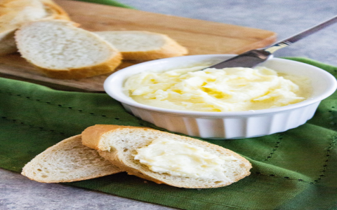 How to make roasted garlic butter at home? Super easy guide for beginners.