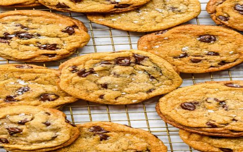Find Out: How Many Ounces of Chocolate Chips in a Cup?