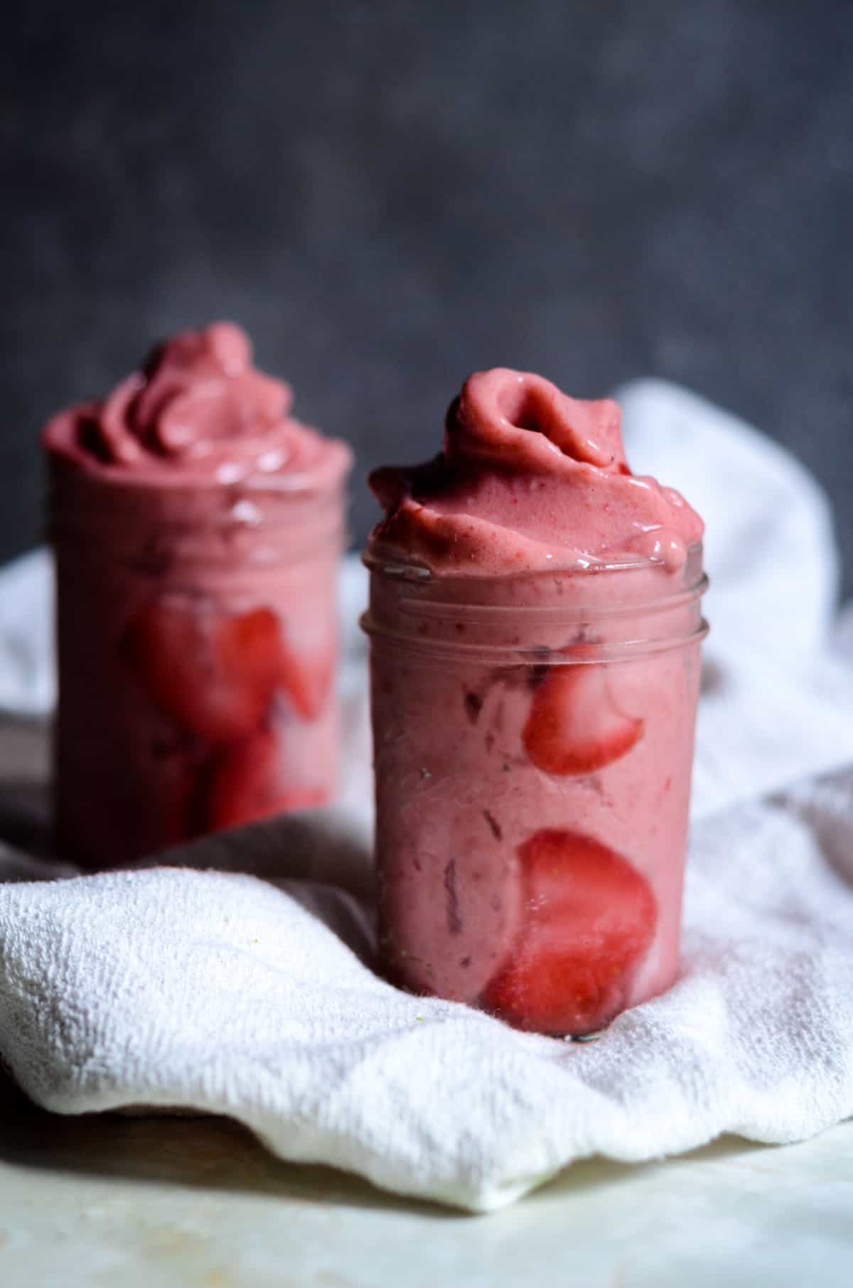Strawberry Banana Smoothie No Yogurt: Learn How to Make a Healthy Smoothie